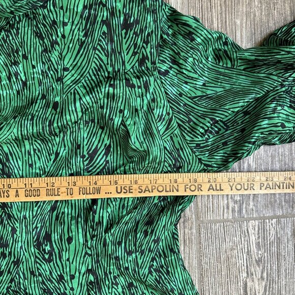 Vtg Womens Kelly Green Shirt Blouse Turtleneck Back Buttons 10‎ Petite Silky - Picture 7 of 11